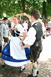 Volkstanz unter dem Maibaum auf dem Viktualienmarkt (Foto:Martin Schmitz)